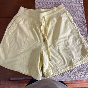 Never worn Athleta Farallon Midi Shorts🤍